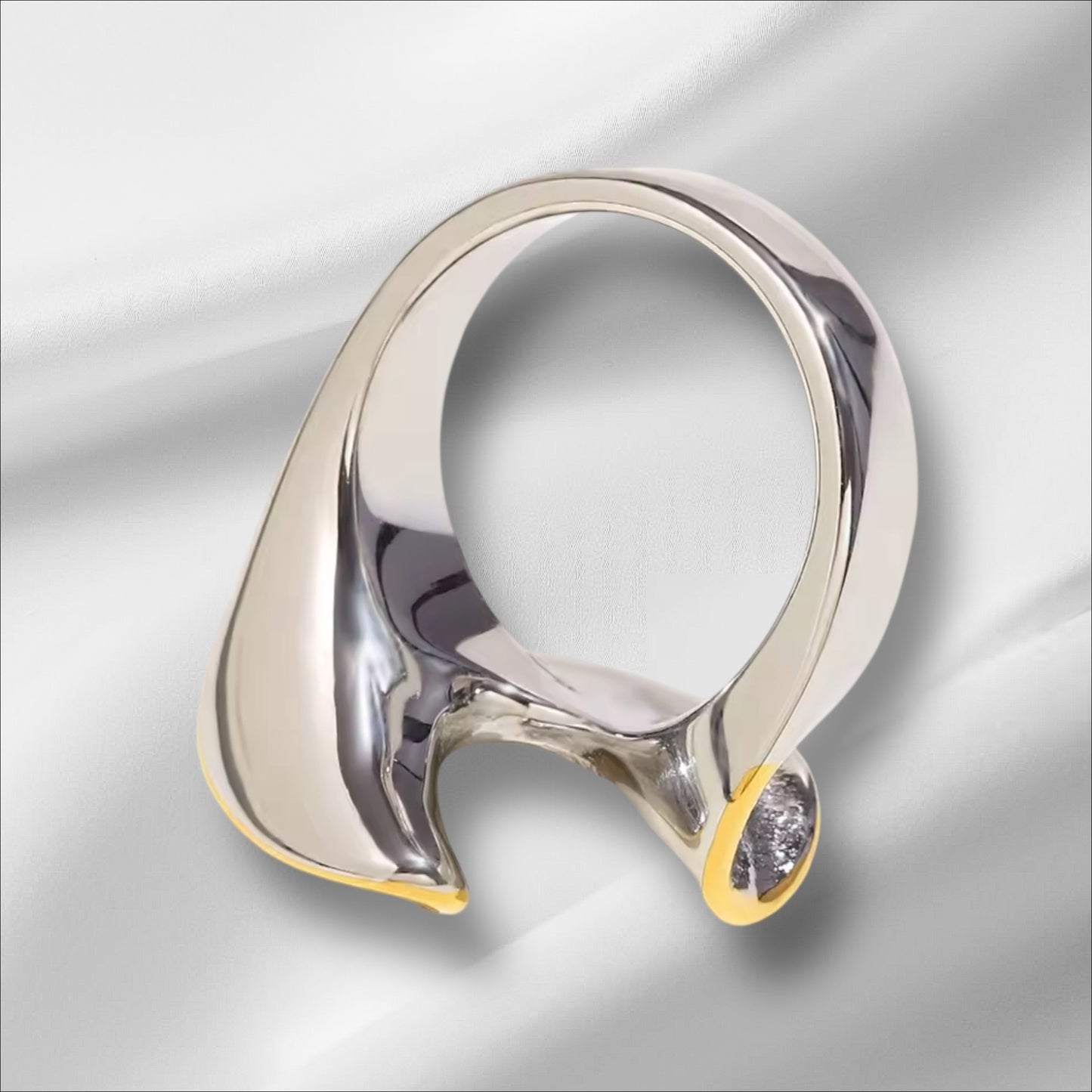 Abstract Wave Ring – 18K Gold Plated Stainless Steel