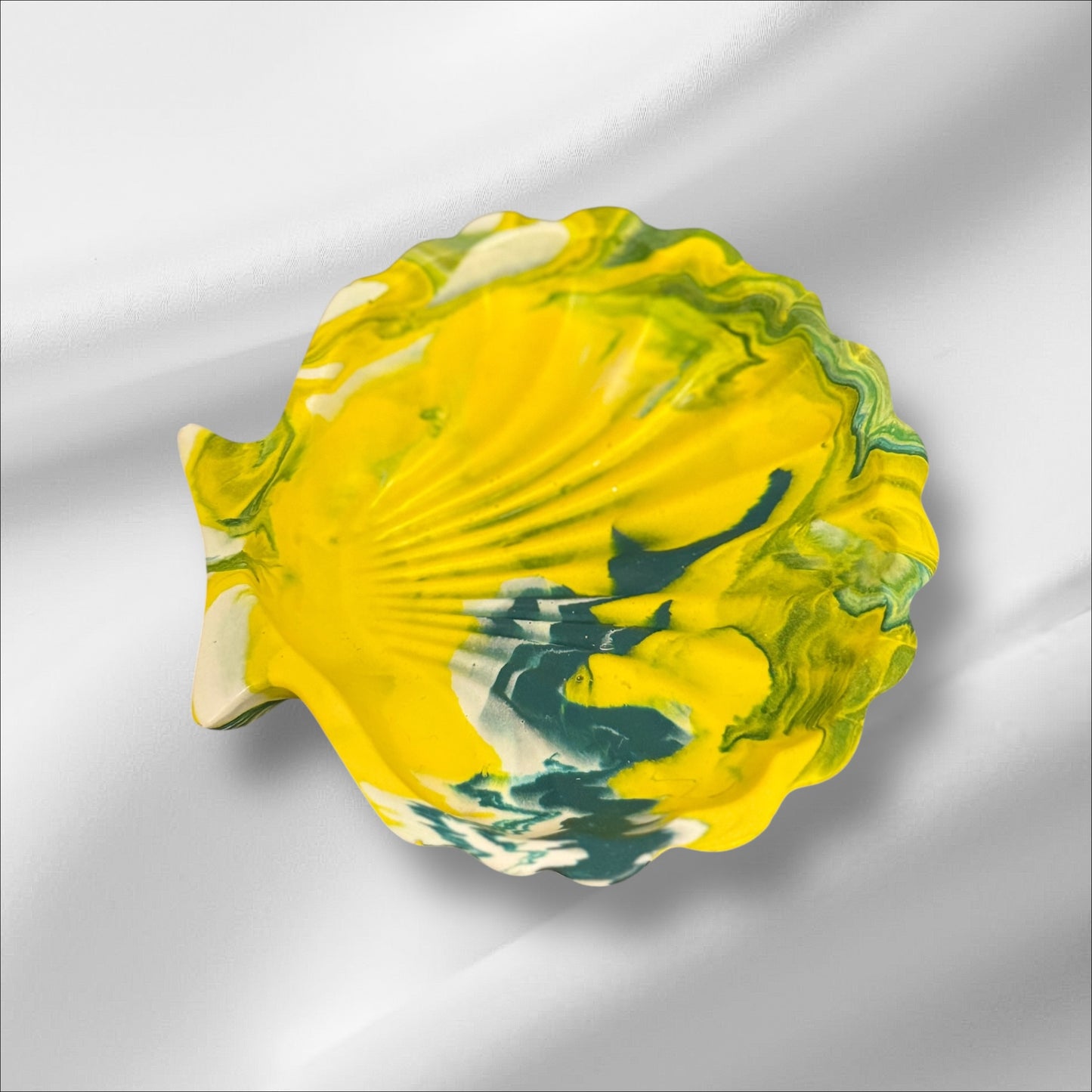 Handmade Jesmonite Shell Dish – Unique Marbled Trinket Tray