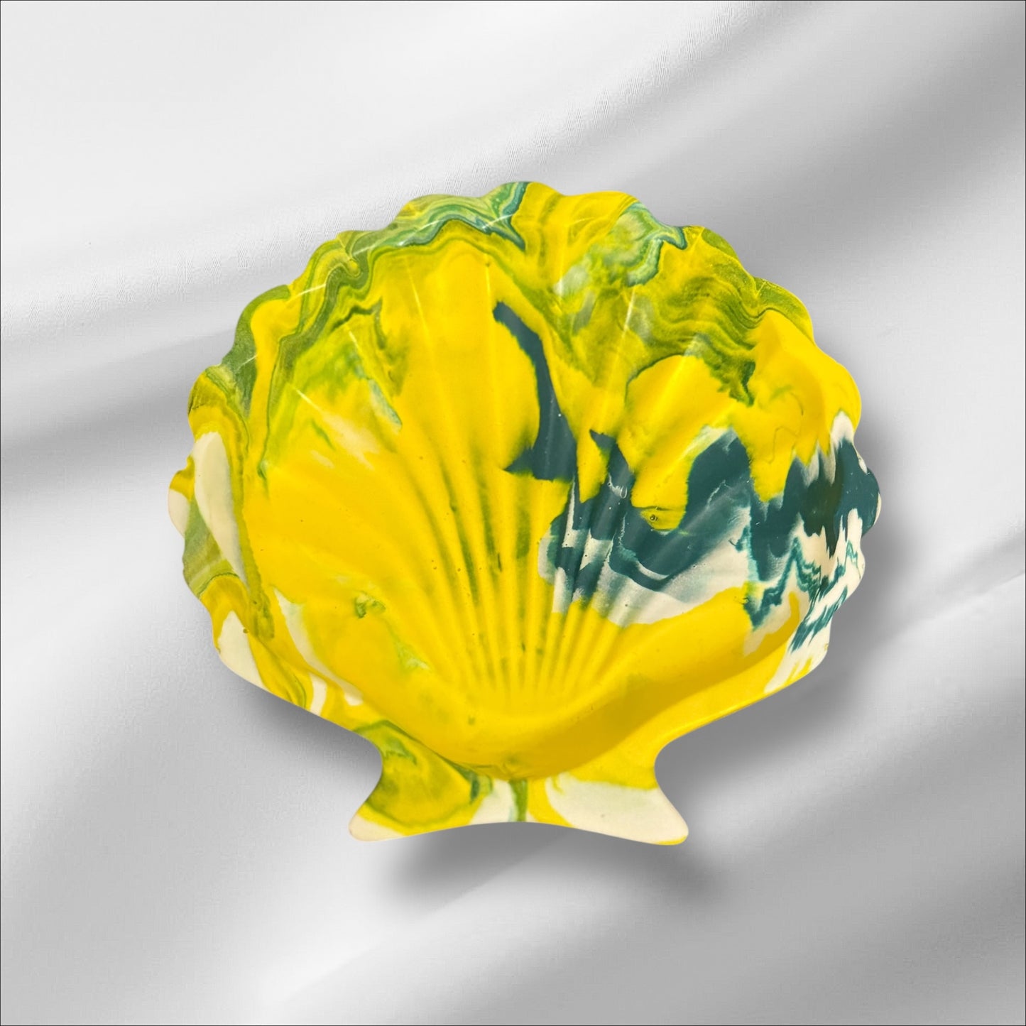 Handmade Jesmonite Shell Dish – Unique Marbled Trinket Tray