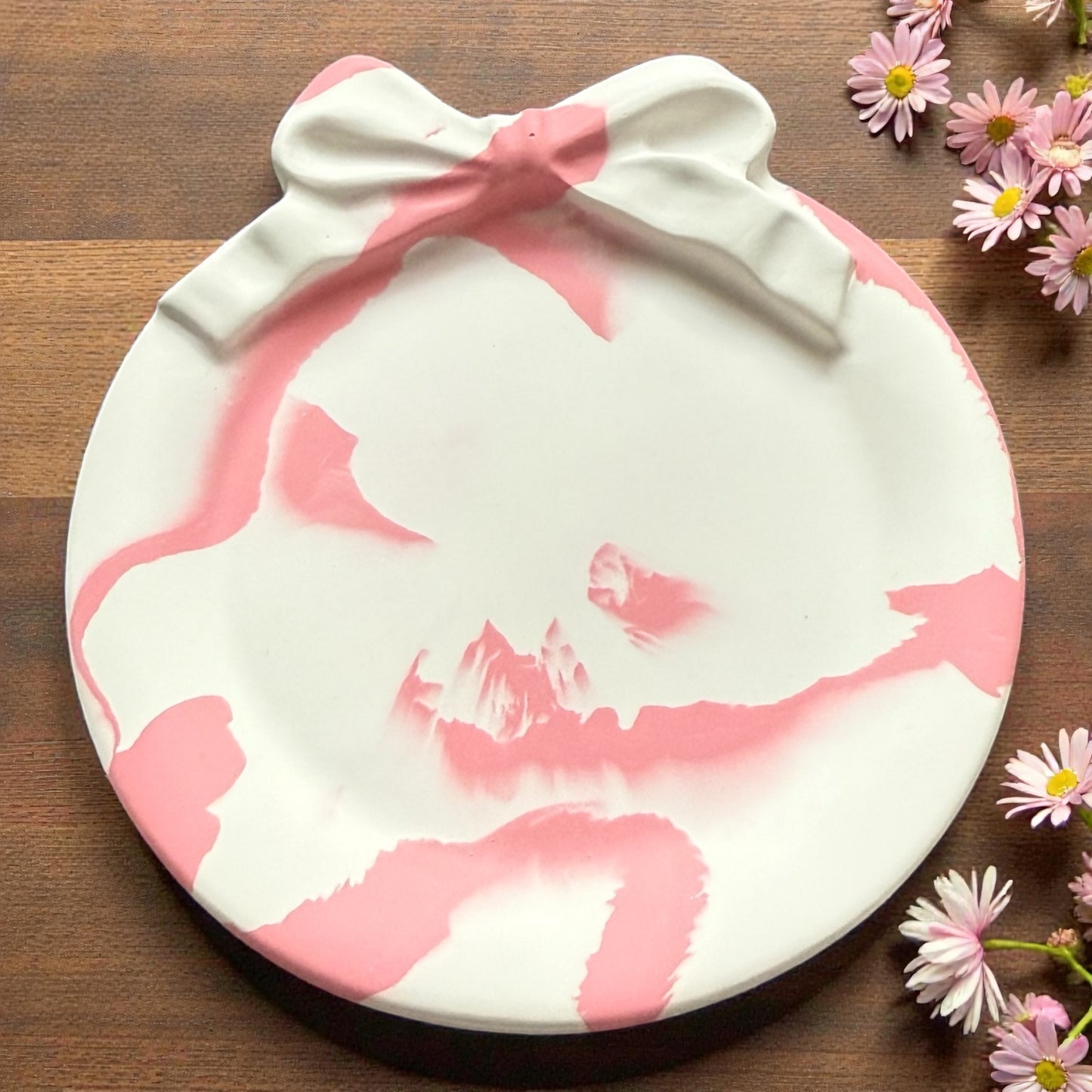 Round Bow Tray – Blush Marble Jesmonite