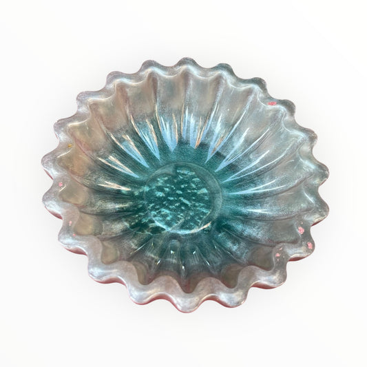 Handcrafted Ripple-Edge Resin Bowl – Multi-Purpose Elegance