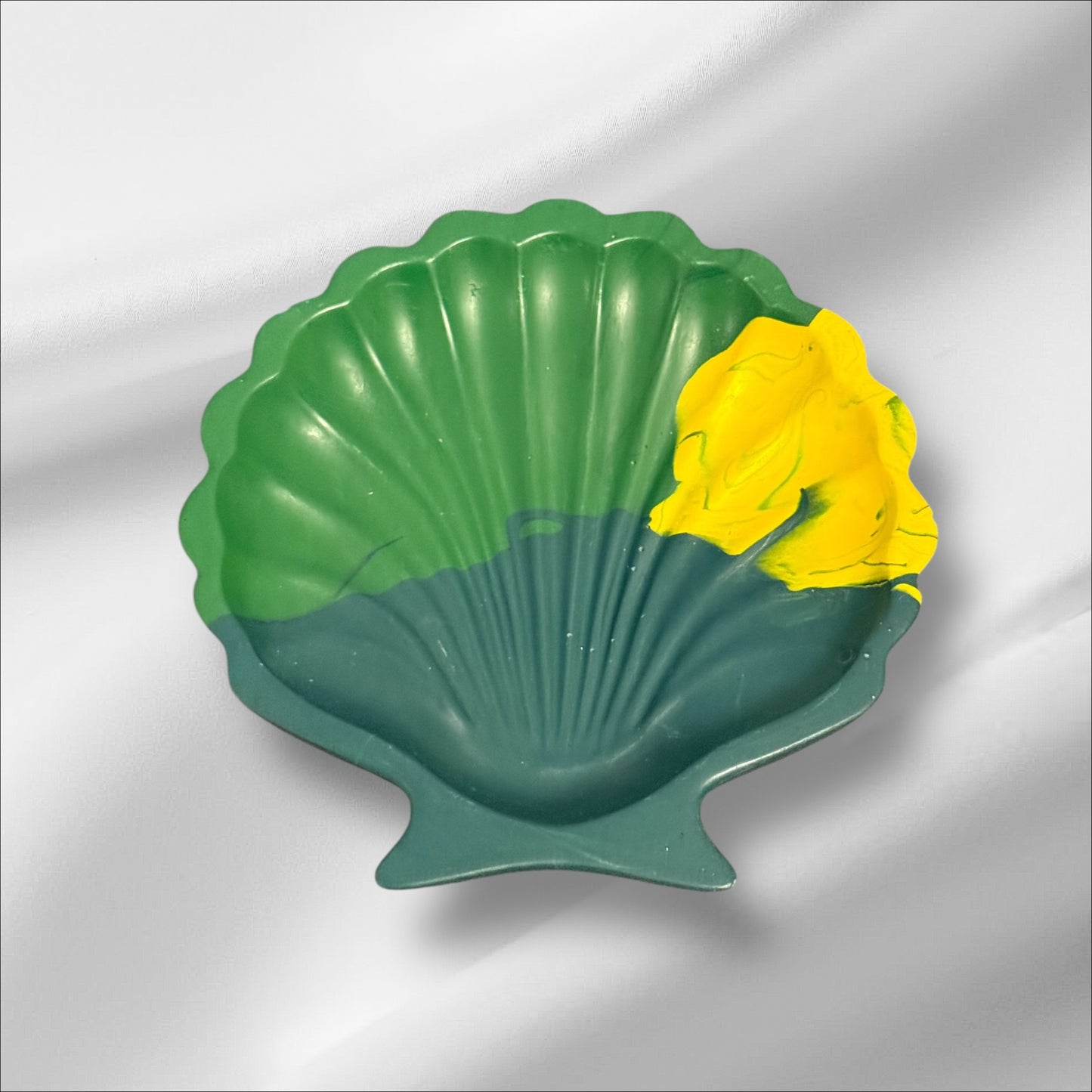 Handmade Jesmonite Shell Dish – Unique Marbled Trinket Tray