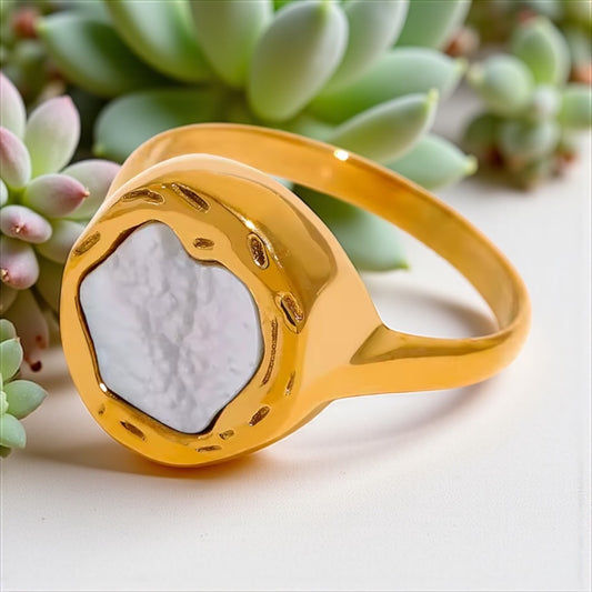 Natural Shell Statement Ring – 18K Gold Plated Stainless Steel